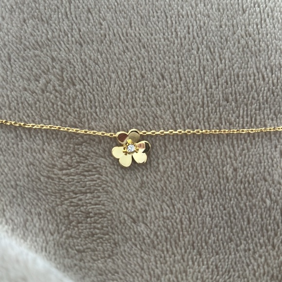 Clover Necklace - Picture 3 of 5